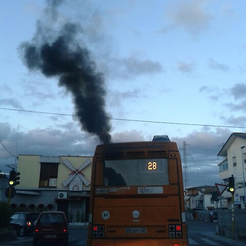 Taranto - mezzi per il trasporto pubblico e per la raccolta dei rifiuti alimentati con Enidiesel+